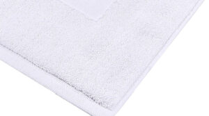 Tudor hotel towels bath mat